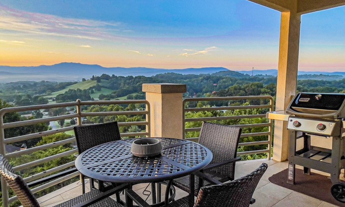 Sevierville Casa | 10% Off 4 Night Stays - Explore Pigeon Forge