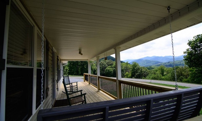 Candler Casa | La casa de campo en CreekStone Cabins Plus