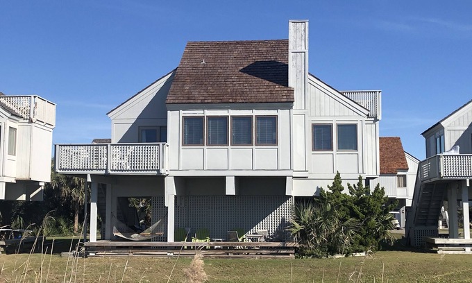 Bald Head Island Villa | NUEVO en VRBO: vistas panorámicas al mar, interior fresco, a pasos de la playa