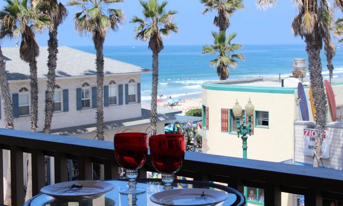 Pacific Beach Condominio | ¡VISTAS PANORÁMICAS AL OCÉANO! Pasos a la playa, tiendas, restaurantes, vida nocturna