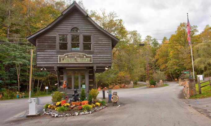 Townsend Casa | Panoramic Paradise! Spacious Pet Friendly House. Sleeps 10, Minutes to GSMNP!