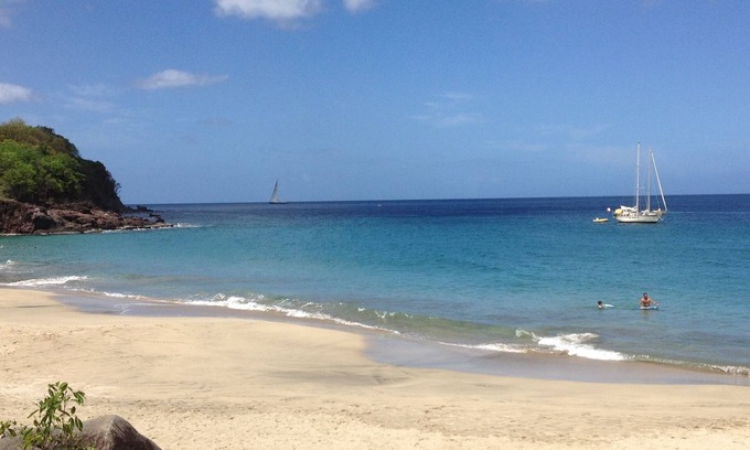 Deshaies Cabaña | Vista panorámica del mar Caribe, a 5 minutos a pie de la playa de Leroux