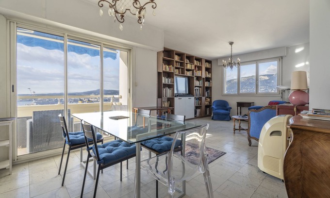Le Mourillon Apartamento | Vista panorámica sobre la ciudad, el puerto y la bahía.