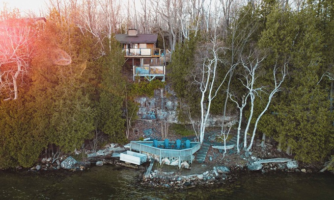 Northern Bruce Peninsula Casa | Panoramic Views of Miller Lake - The Lookout perched on the waters edge.