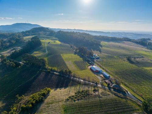Canobolas Casa | Panoramic Views on Pinnacle - 3 Bedroom Farm Stay