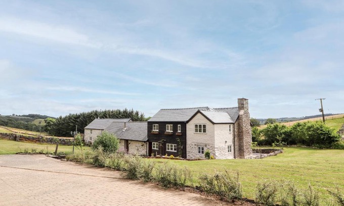 Pontfadog Casa | Pant Dafydd Goch
