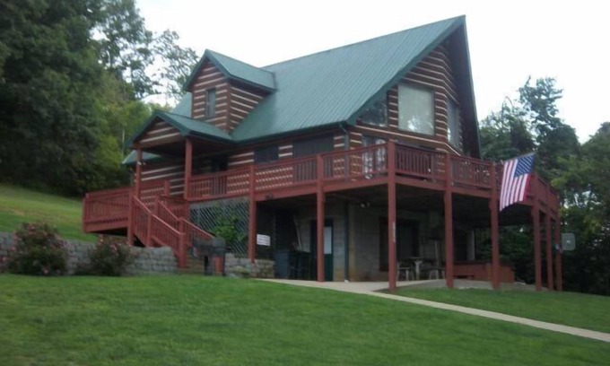 Shenandoah Cabina | Papa Bear's River Cabin- 3 habitaciones, 2 baños completos, frente al río