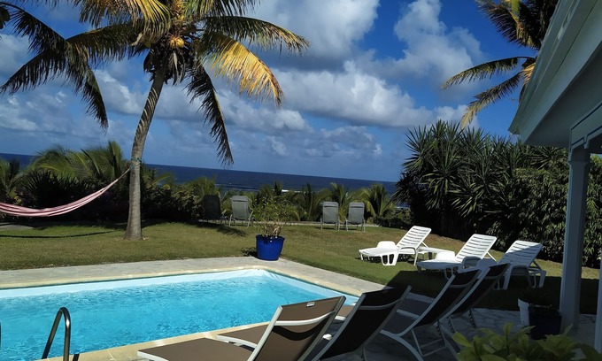 Saint-Francois Villa | Encantadora villa con piscina y vista panorámica a la laguna.