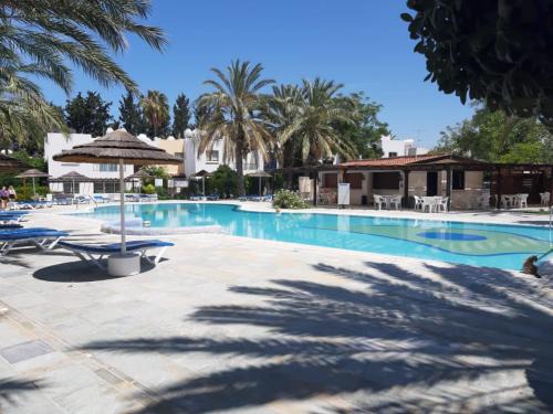 Paphos Apartamento | Paphos Gardens - 1BR Apt Near Pool, 5 Mins To Beach And Shops