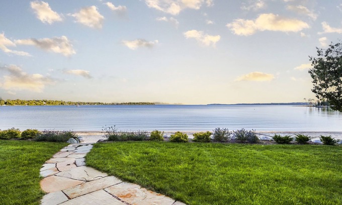 Northport Cabina | Paradesia Cove Summar