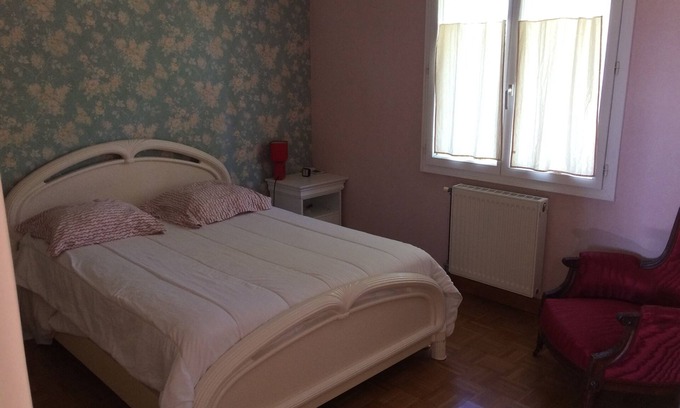 Saint-Cyr-sur-le-Rhone Casa | Paraíso de Provenza --- entre vienne y Lyon 4 habitaciones dobles para 8 personas.