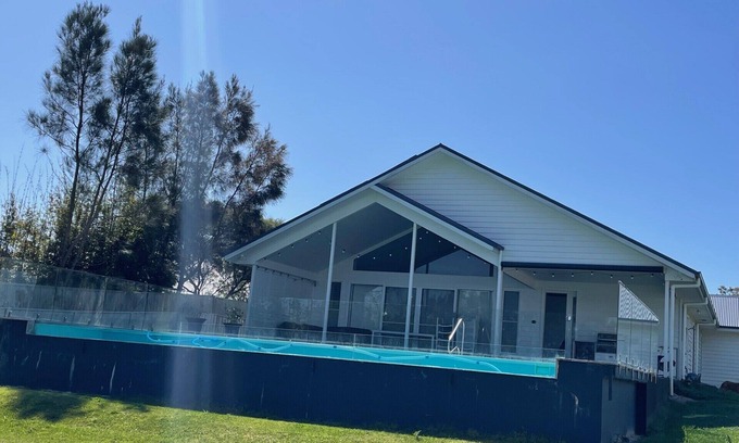 One Mile Casa | Paradise at One Mile! Family friendly acreage close to beach and amenities