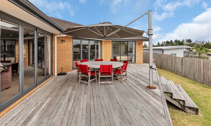 Ruakaka Casa | Paradise at the Bay - Ruakaka Holiday Home