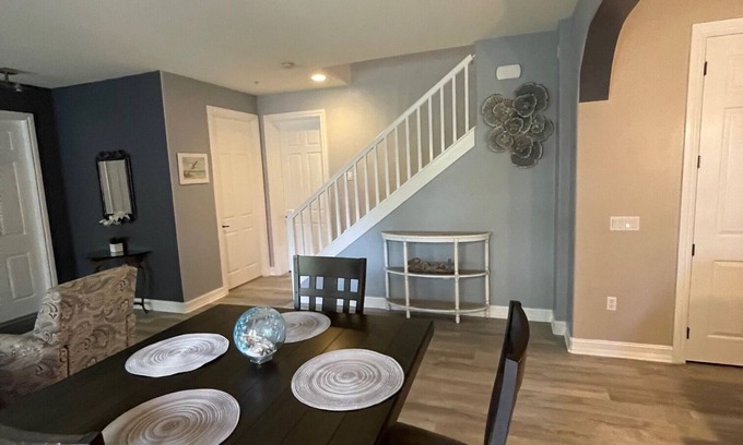 Biggar Condominio | Paradise Awaits! Luxury Townhouse in Paseo-Resort Style Amenities!