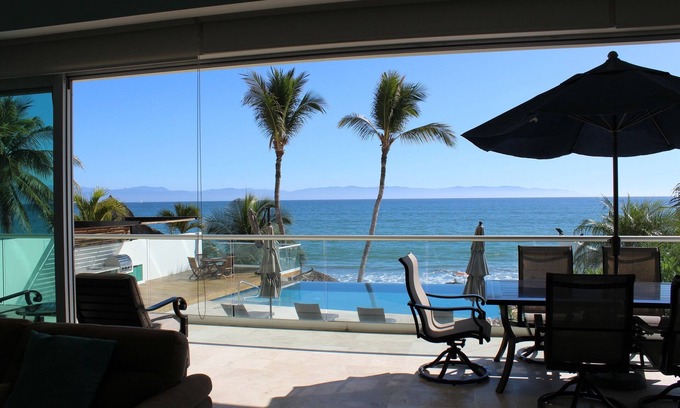 Bucerias Condominio | El paraíso te espera! Exclusivo condominio frente al mar con vista a Bahía de Banderas