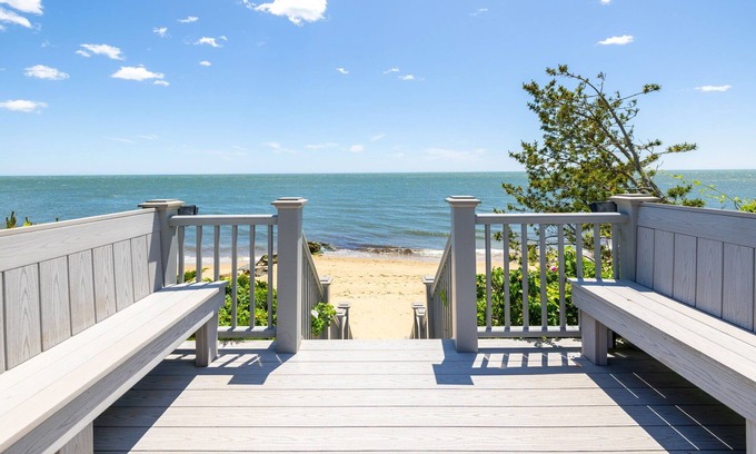 Dennis Port Casa | Paradise Awaits you! Sleeping 14, this oceanfront complex is perfect!