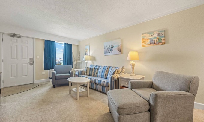 Hatteras Condominio | Paradise By The Sea at Villas of Hatteras Landing - 1 Bedroom Near-Beach Condos with Pool Access
