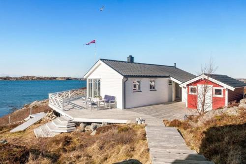 Hitra Casa | Paradise by the Seaside