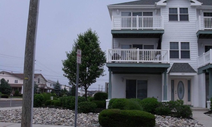 Wildwood Crest Casa | Paradise by the Ocean Steps to best beach.Ocean Front pool. Private garage.