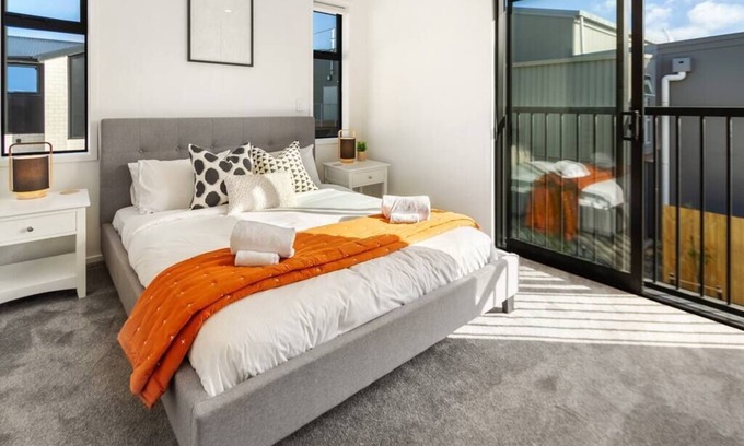 Upper Riccarton Casa | Paradise Called Home, 3 Bed, 2.5 Bath, Garage