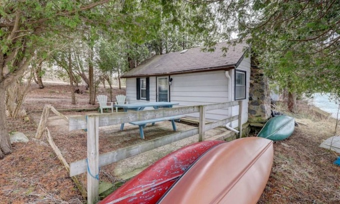 South Bruce Peninsula Cabina | Paradise Cedar Deluxe Lakefront view 2 Bedroom