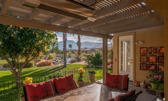 Indio Casa | Escape to the Desert - ¡Camina hacia Coachella y Stagecoach!