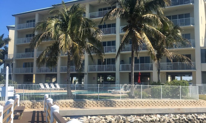 St. Petersburg - Clearwater Condominio | Paradise Found Pet Friendly