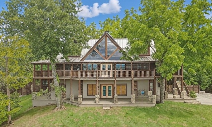 Sevierville Cabina | Paradise Glenn,Theater, Private 20 Acre Estate, $1089 FREE tickets each paid day