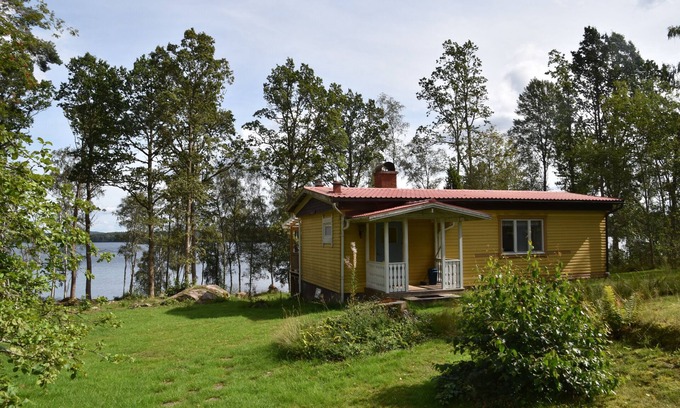 Sjuhult Casa | Cabaña Heavenly en el lago para los pescadores, piragüistas, excursionistas y ciclistas