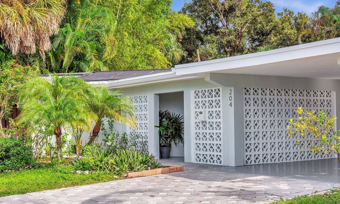Riverside Park Villa | Paradise House