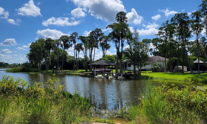 Lutz Casa | Indhira Casa del lago: Casa de Amor