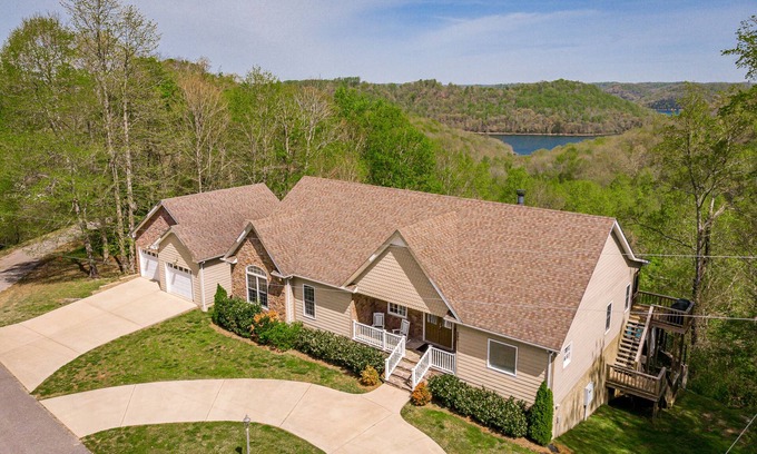 Smithville Chalet De Esquí | Increíble casa del lago con todas las comodidades imaginables con excelentes vistas al lago.