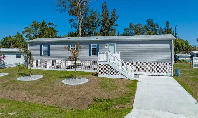 Port Charlotte Casa | Paradise is all around! Beaches, Golf Courses, Restaurants & Shopping