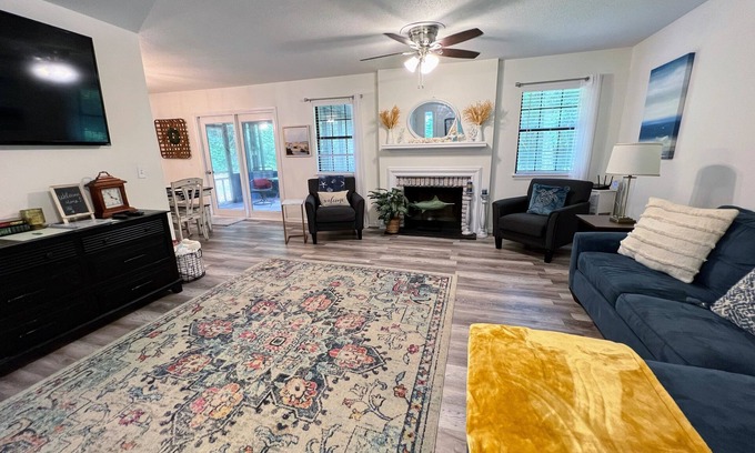 Country Club Estates Casa | Paradise is waiting for you! Minutes away from St. Simons, Jekyll, Golf & FLETC!