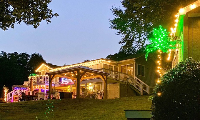 Northlakes Casa | 'Paradise Lakehouse' w/ Dock & Water Views!