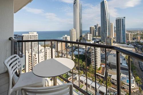 Surfers Paradise Apartamento | Paradise Lookout - Steps to Beach, Shops and Dining