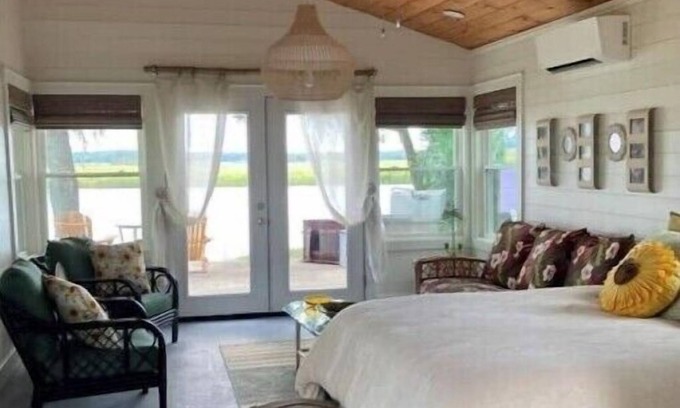 Midway Casa | Paradise on the water.