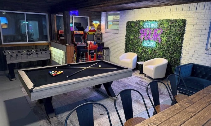 Dallas Casa | Paradise Playhouse: Heated Pool, Game Room, Mini Golf, and Infrared Sauna