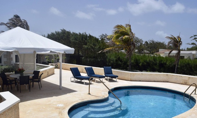 Long Bay Casa | Paradise Point: Hermosa villa de dos dormitorios frente al mar con piscina privada y terraza.