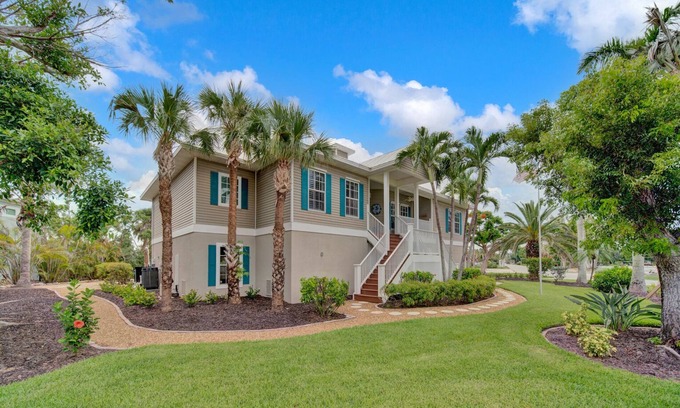 Beachview Country Club Estates Casa | Paradise Point: Beautiful Pool Home in Beachview!