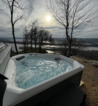De Soto Casa | Paradise Point sleeps 4 Hot Tub