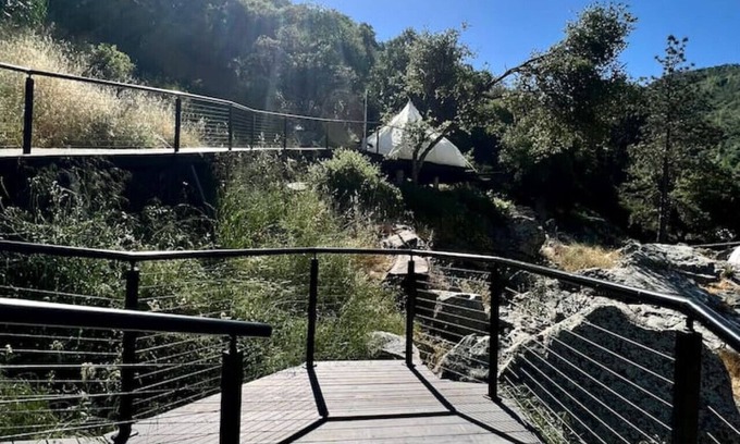 Three Rivers Alquiler De RV | Paradise Ranch Inn- Mindful Tent: Glamping tent in Sequoia National Forest