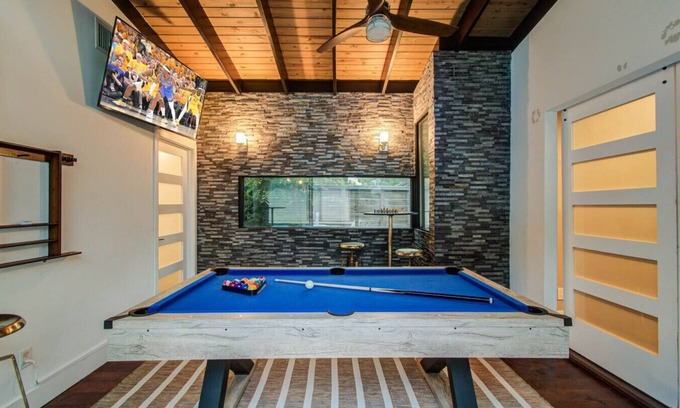 Westbury Apartamento | Paradise Retreat: Heated Pool, Jacuzzi & 75” TV