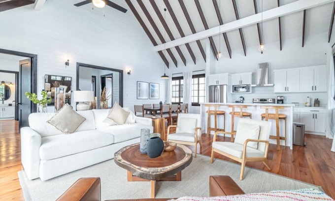 San Pedro Villa | Paradise Shores + The PoolClub at Mahogany Bay