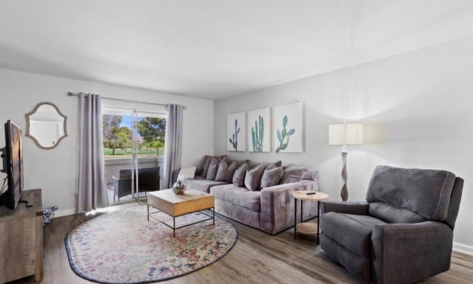 Las Casitas De Paradise Village Condominio | Paradise Valley Paradise/ Ground Unit/Fresh Remodel