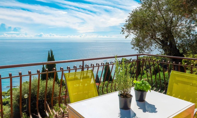 Latte Apartamento | Paradise View by Interhome