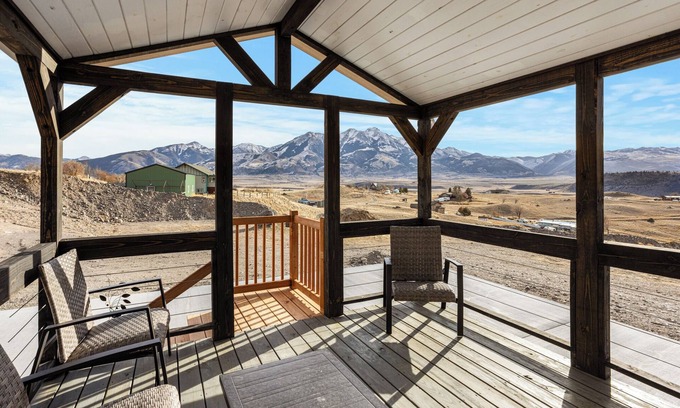 Emigrant Casa | Paradise View- Tiny home with big views and great location in Paradise Valley