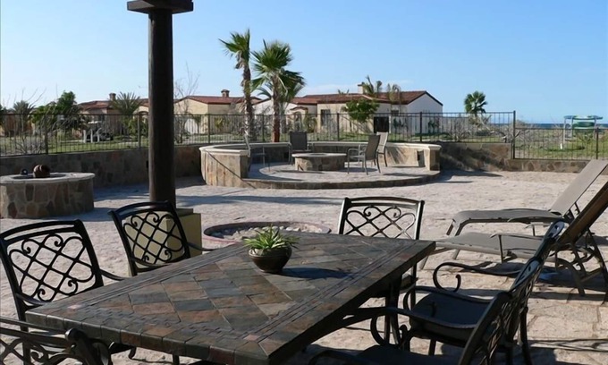 La Paz Villa | Paraíso del Mar Villa pasos de la playa