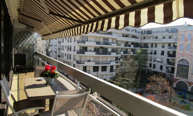 Levallois-Perret Apartamento | Paris-Levallois apartment 4*: 2 bedrooms/6 people 68m2, parking, near metro/bus