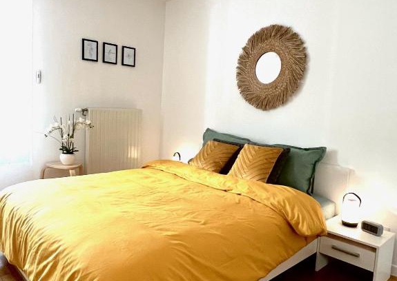 Montrouge Apartamento | PARIS-MONTROUGE Magnifique appartement 3 pièces de 75m2 avec PARKING - très cosy pour 1 - 8 personnes refait à NEUF -ENTIRE APARTMENT LUXURIOUS AND WARM -Montrouge Paris 14ème - Proche Aéroport Orly Parc Expositions Porte de Versailles FREE WIFI GRATUIT